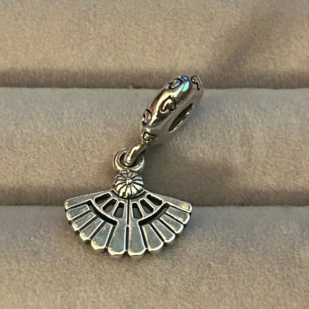 PANDORA HEARTS AFLUTTER #791110 RETIRED - Picture 3 of 4